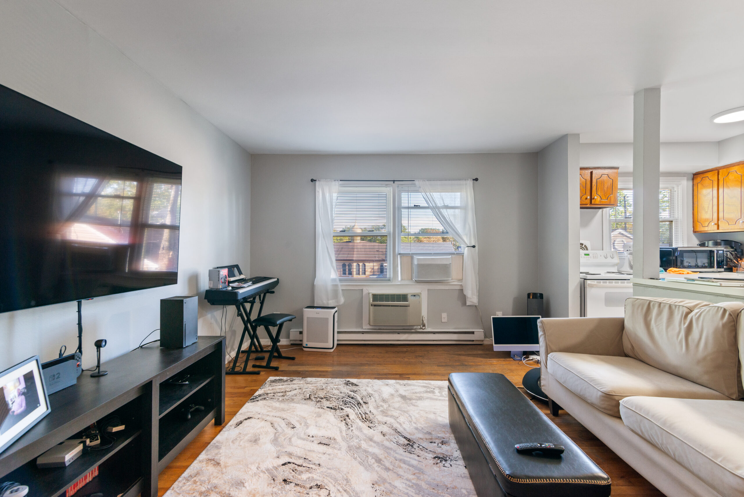 Grand Arms Realty Living Room
