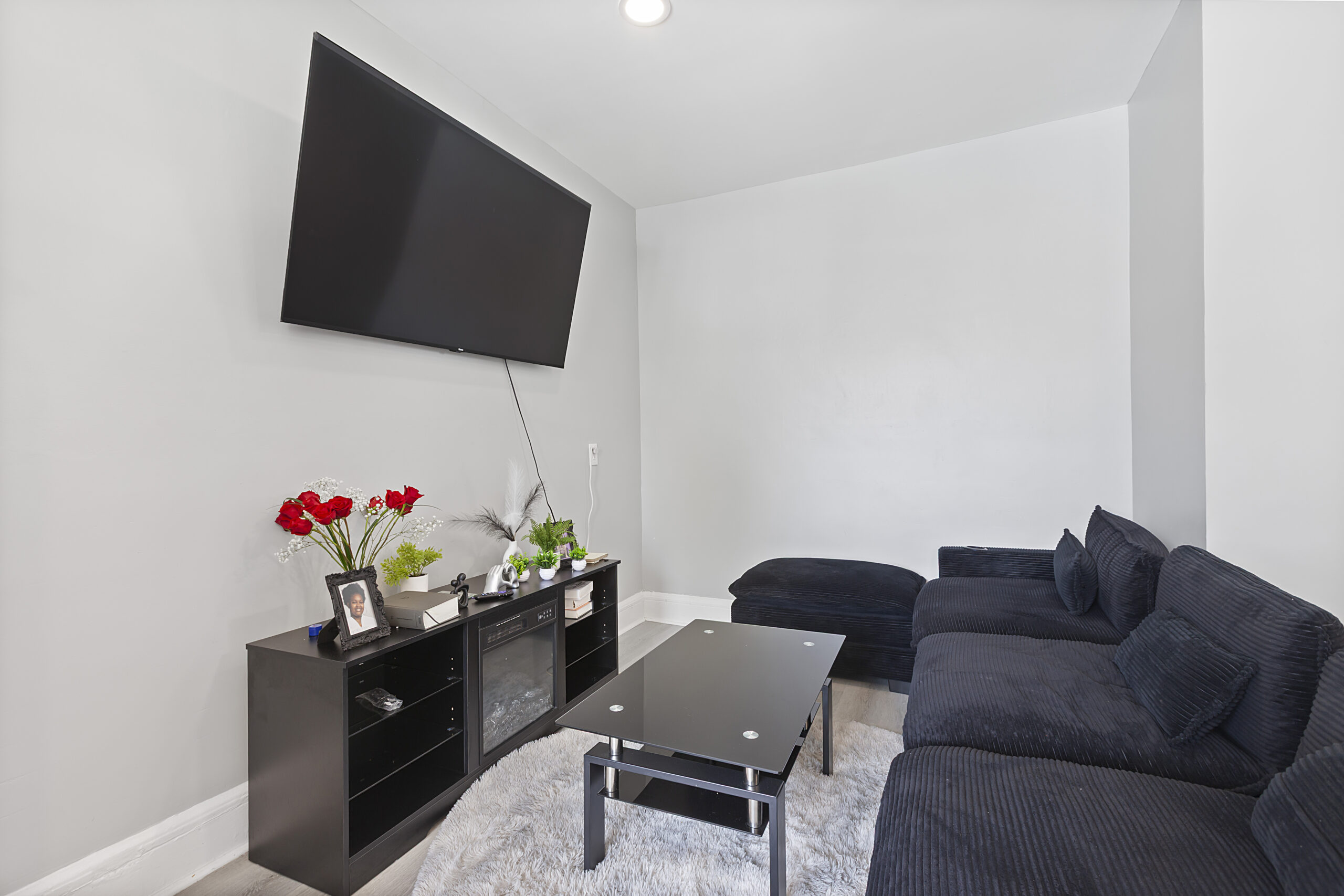 415 East Elm Street Living Room